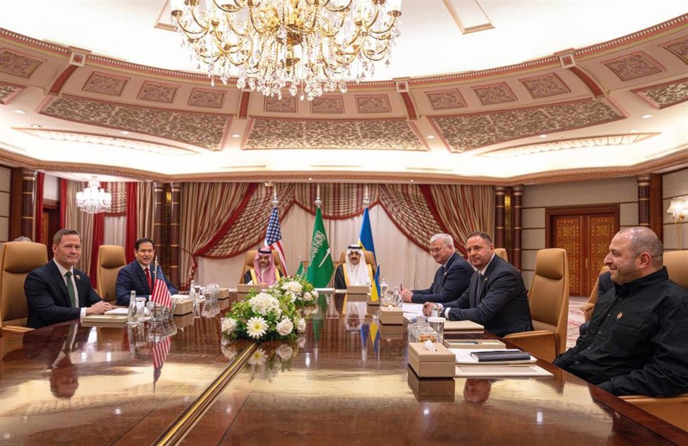 Contactos entre las delegaciones ucraniana y estadounidense en la ciudad saudí de Yeda