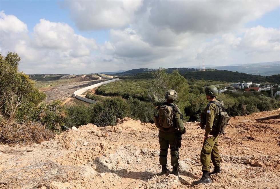 Tropas israelíes en la frontera norte con Líbano