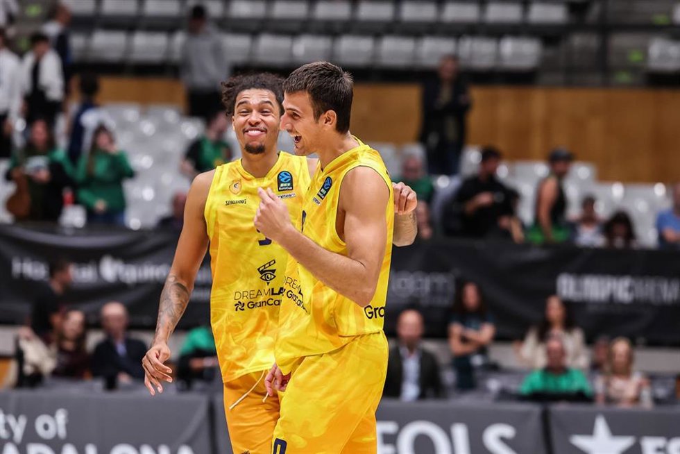 Archivo - Nicolas Brussino y Caleb Homesley, en un partido del Dreamland Gran Canaria.