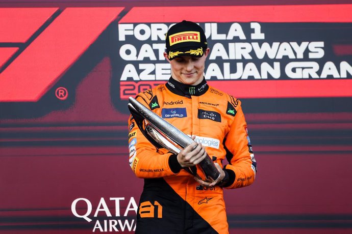 Archivo - PIASTRI Oscar (aus), McLaren F1 Team MCL38, portrait podium trophy during the Formula 1 Azerbaijan Grand Prix 2024, 17th round of the 2024 Formula One World Championship from September 13 to 15, 2024 on the Baku City Circuit, in Baku, Azerbaijan