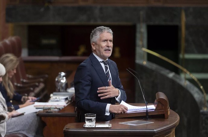 Archivo - El ministro de Interior, Fernando Grande-Marlaska, interviene durante una sesión plenaria, en el Congreso de los Diputados, a 11 de septiembre de 2024, en Madrid (España).