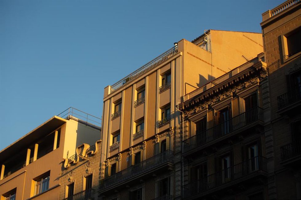 Archivo - Edificios con vivienda. 