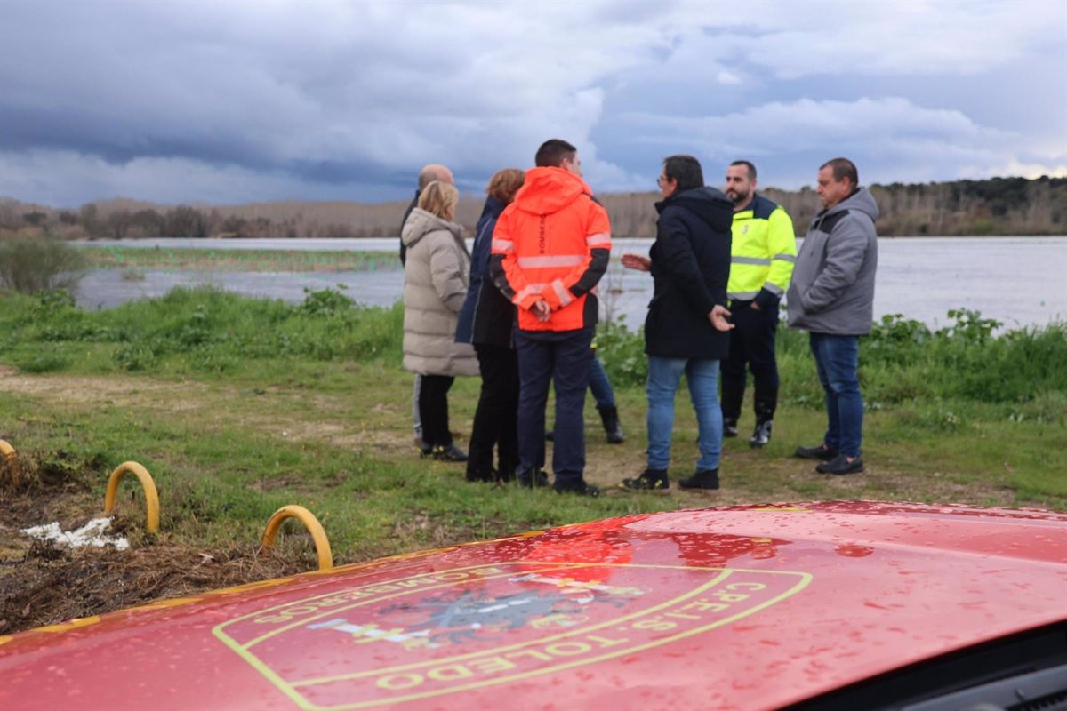 La crecida del Alberche obliga a evacuar a 58 personas de la urbanización Calalberche de Santa Cruz del Retamar