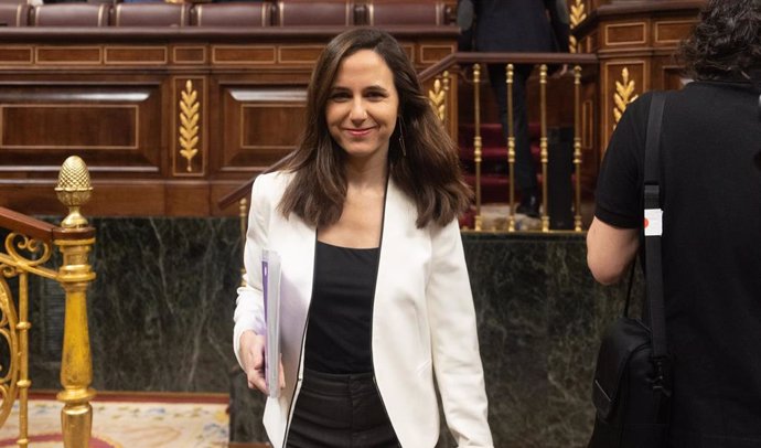 Archivo - La secretaria general de Podemos, Ione Belarra, llega a una sesión plenaria, en el Congreso de los Diputados, a 22 de febrero de 2024, en Madrid (España).