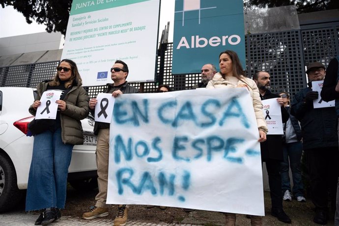 Manifestación por la Educadora social asesinada en un piso tutelado por tres menores en Badajoz