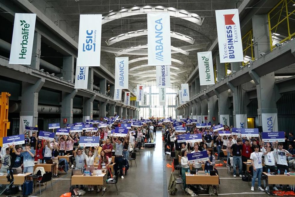 Archivo - Cuatro jóvenes canarios lucharán por el título de 'Mejor Empresario Virtual del País' de Young Business Talents