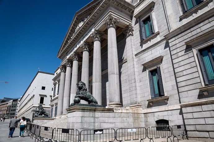 Archivo - Fachada del Congreso de los Diputados en la Plaza de las Cortes de Madrid.