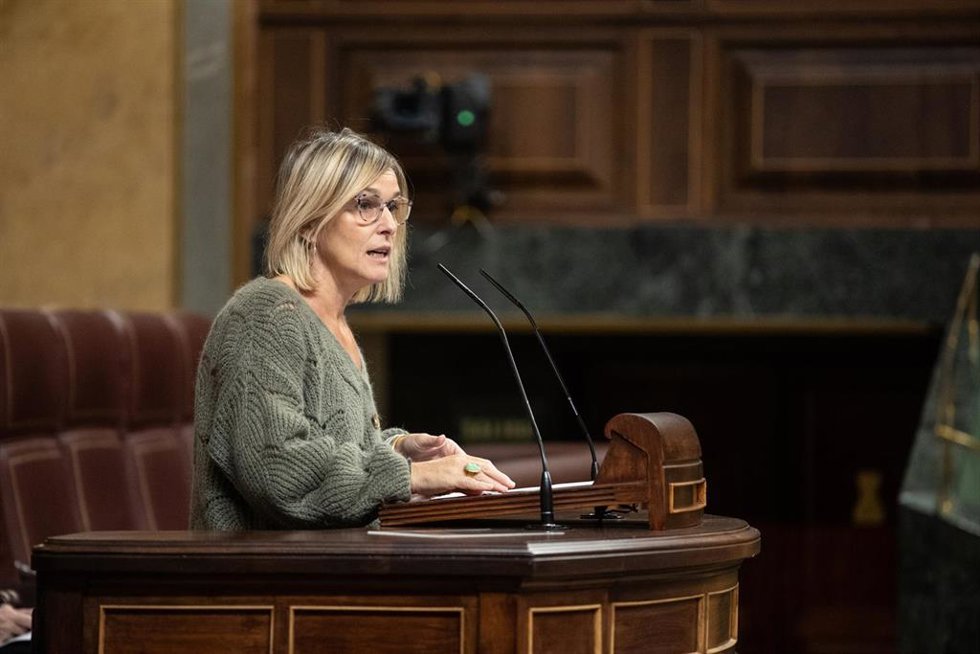 Archivo - La diputada del PNV Idoia Sagastizabal interviene durante una sesión plenaria en el Congreso de los Diputados, a 15 de octubre de 2024, en Madrid (España)