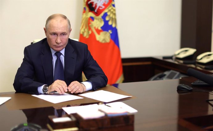 Archivo - Arquivo - O presidente russo Vladimir Putin durante uma reunião sobre a situação na região de Kursk após a incursão lançada pelo exército ucraniano (arquivo).