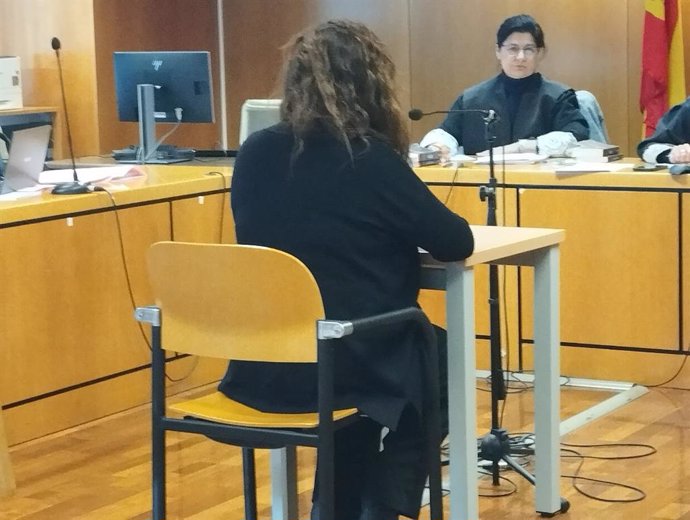 Archivo - La tuitera 'Barbilaputa', en el juicio
