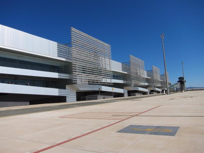 Archivo - Aeropuerto de Corvera. Terminal de pasajeros. Aeropuerto Internacional de la Región de Murcia. Avión. Turismo. Torre de control