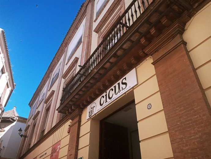 Archivo - Fachada principal del Cicus, en la calle Madre de Dios.