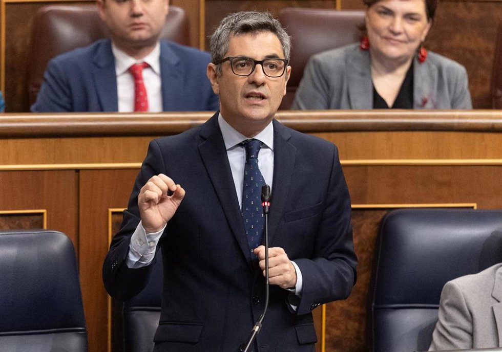 El ministro de la Presidencia, Relaciones con las Cortes y Justicia, Félix Bolaños, interviene durante una sesión de control, Congreso de los Diputados, a 12 de febrero de 2025, en Madrid (España). 