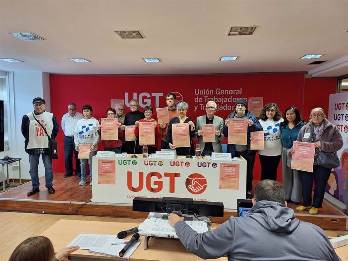 Representantes de sindicatos, asociaciones y partidos políticos piden que las 40 nuevas residencias de mayores que se van a construir en la Comunidad de Madrid sean de gestión pública, el 12 de marzo de 2025, en Madrid.