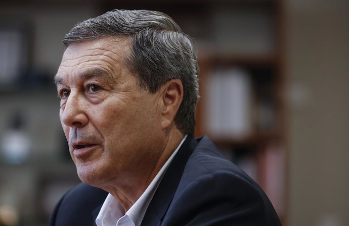 Archivo - El conseller de Sanitat, Marciano Gómez, en una imatge d'arxiu