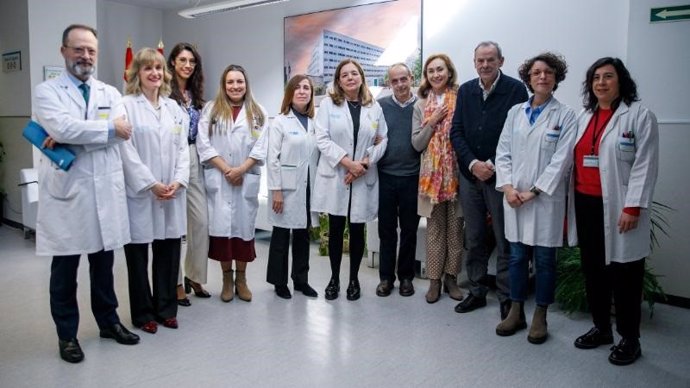 La consejera de Salud y Política Sociales, María Martín, junto al gerente del SERIS, Luis Ángel González, se reúne con el presidente de ARSIDO, Mariano Otal, para avanzar en el programa de atención específica a las personas con Síndrome de Down