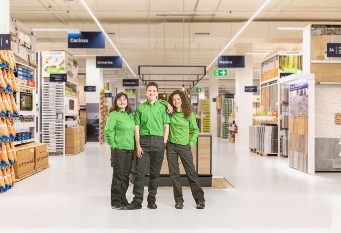 Leroy Merlin Espanya obri les tendes de València afectades per la dana