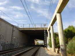 Transportes adjudica por 12,5 millones el refuerzo en la seguridad de la vía ferroviaria entre València y Tarragona