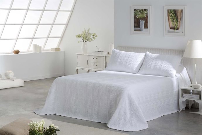 Archivo - Cama de matrimonio