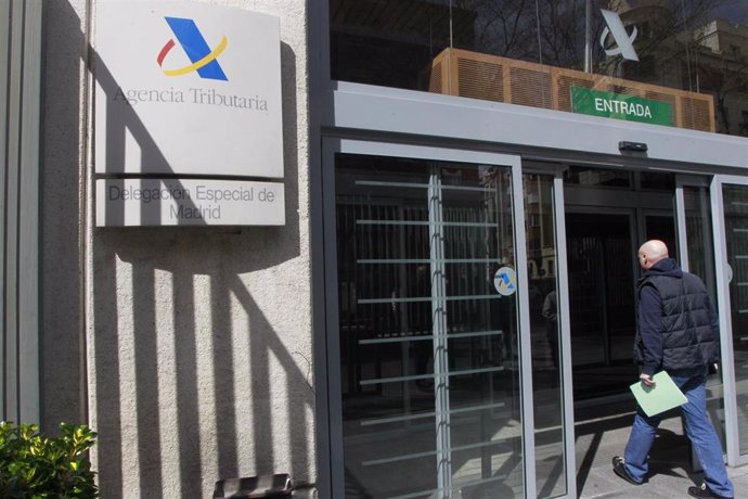 Archivo - Un edificio de la Agencia Tributaria