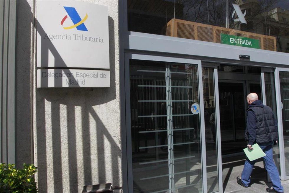 Archivo - Un edificio de la Agencia Tributaria