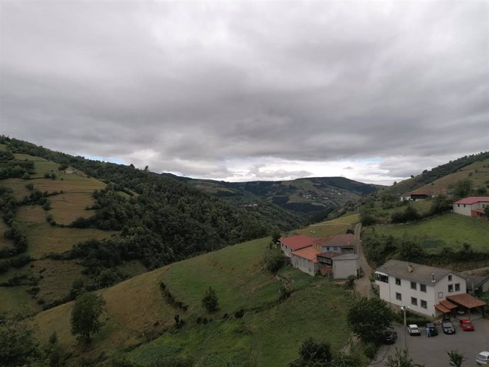 Archivo - Zona rural de Cangas del Narcea, uno de los concejos asturianos que sufren despoblamiento. 