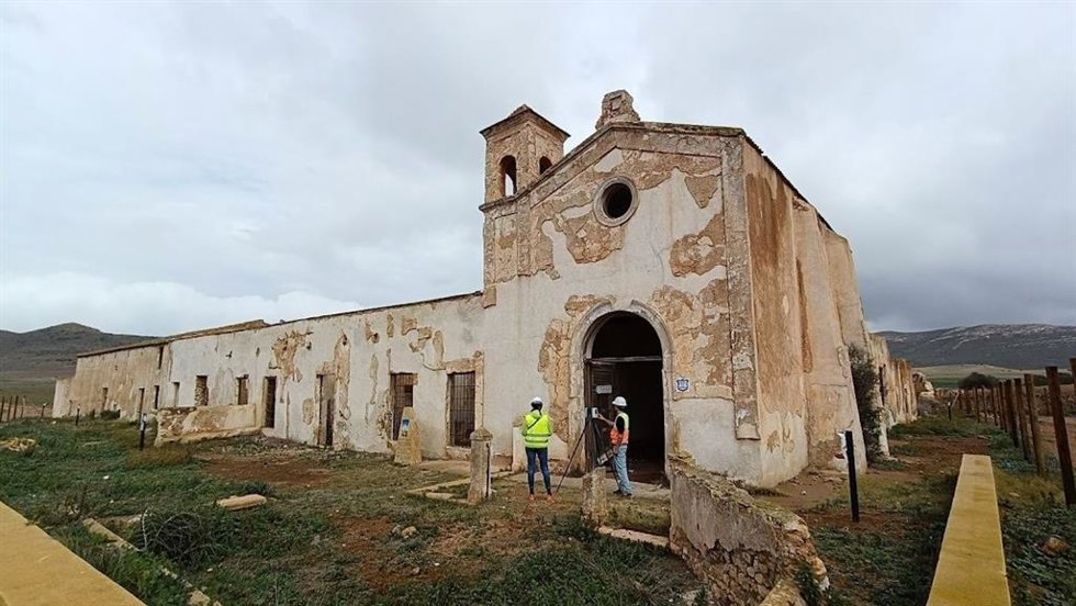 Primeros trabajos de análisis para el plan director del Cortijo del Fraile, en Níjar (Almería).