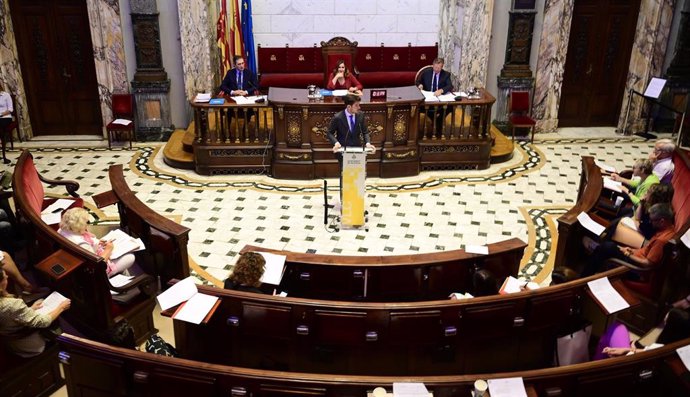 Archivo - Imagen de arcivo del pleno del Ayuntamiento de València