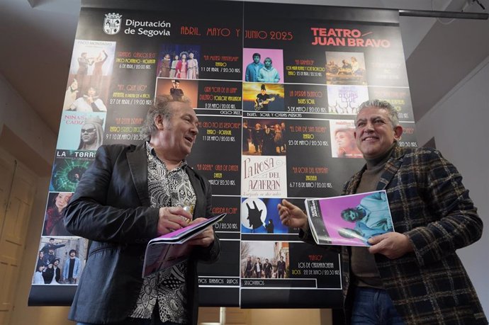 El director del Teatro Juan Bravo, Marco Costa (izda) con el diputado de Cultura, José María Bravo