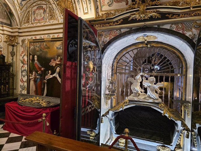 El sepulcro de Santa Teresa en Alba de Tormes.