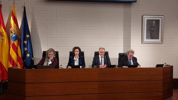 La vicepresidenta, Teresa Ladrero, y el presidente, Juan Antonio Sánchez Quero, presiden el Pleno de la Diputación Provincial de Zaragoza (DPZ).
