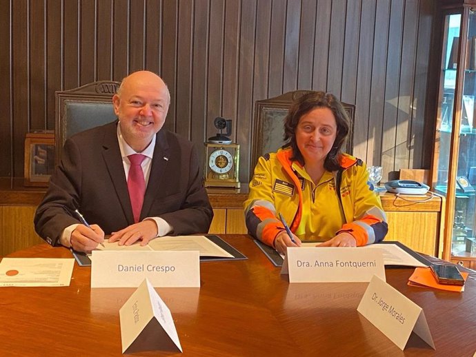 El rector de la UPC, Daniel Crespo , y la directora del SEM, Anna Fontquerni y Gorchs