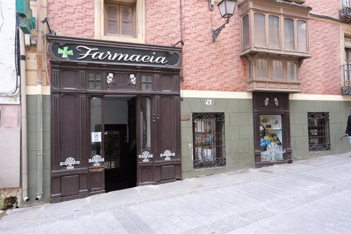 Archivo - Farmacia Lorenzana en el Casco Histórico de Toledo.