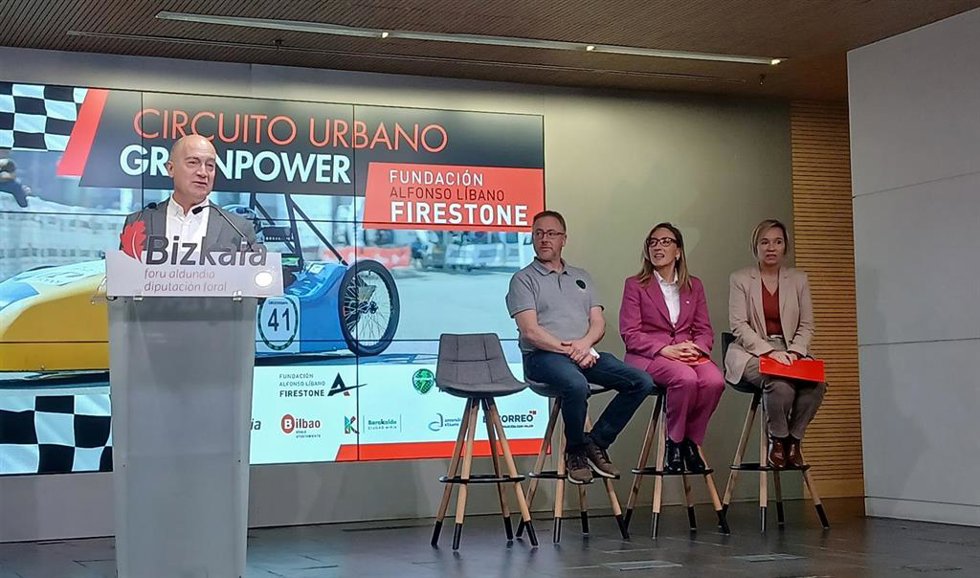 Presentación de la quinta edición del Circuito Bizkaia Greenpower Eco STEM en la biblioteca foral en Bilbao.