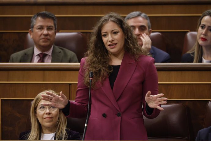 La vicesecretaria de Sanidad y Educación de PP, Ester Muñoz, interviene durante una sesión de control al Gobierno en el Congreso de los Diputados, a 26 de febrero de 2025, en Madrid (España). 