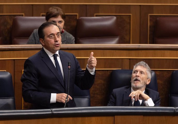 El ministro de Asuntos Exteriores, Unión Europea y Cooperación, José Manuel Albares, interviene durante un pleno en el Congreso de los Diputados, a 12 de marzo de 2025
