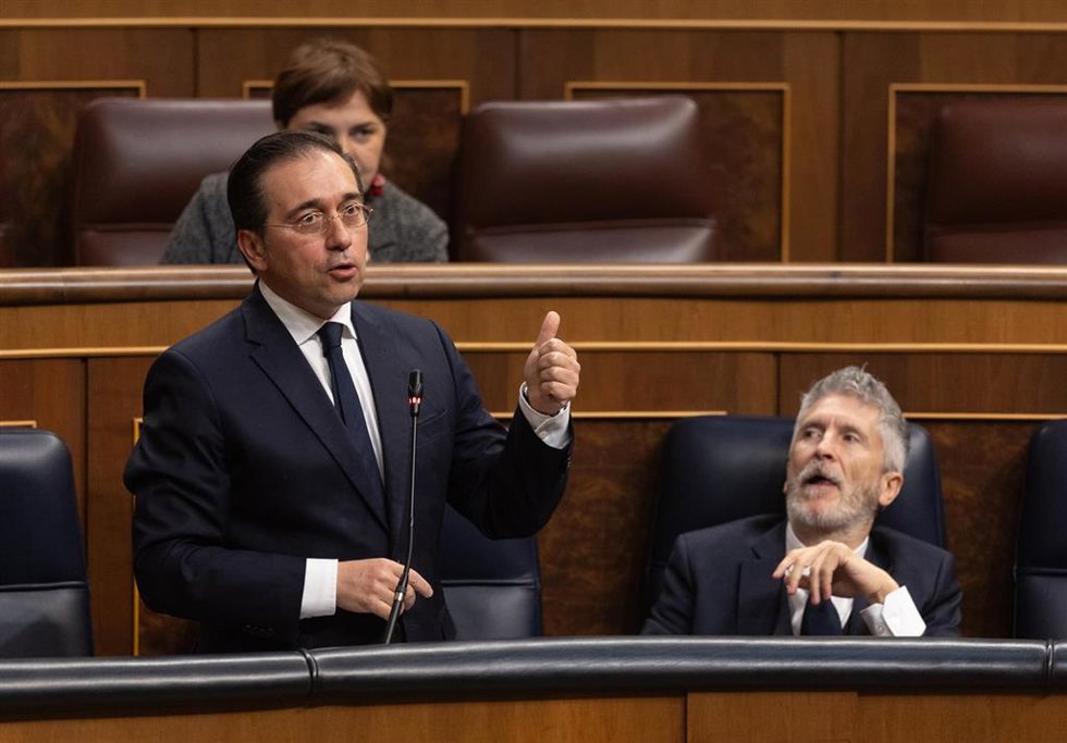 El ministro de Asuntos Exteriores, Unión Europea y Cooperación, José Manuel Albares, interviene durante un pleno en el Congreso de los Diputados, a 12 de marzo de 2025