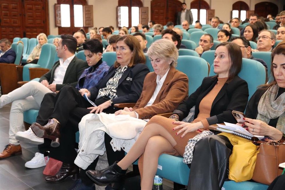 El congreso 'Deporte, Igualdad y Empresa' reúne en Cáceres a la olímpica María Pérez y la periodista Paloma, entre otras participantes