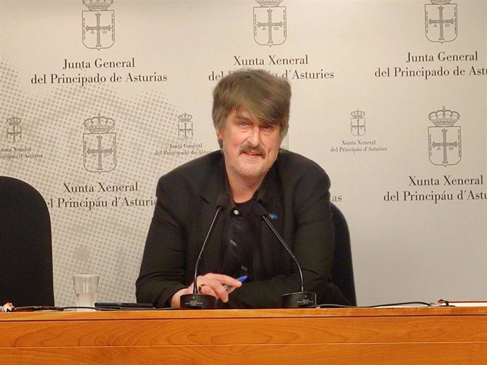 El portavoz de IU-Convocatoria por Asturies en la Junta General, Xabel Vegas