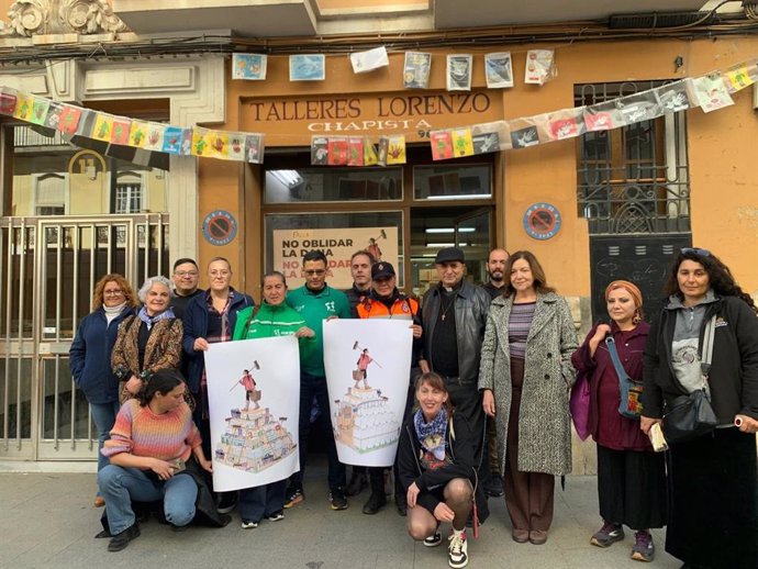 Presentación de la falla solidaria  'No olvidar la dana'.