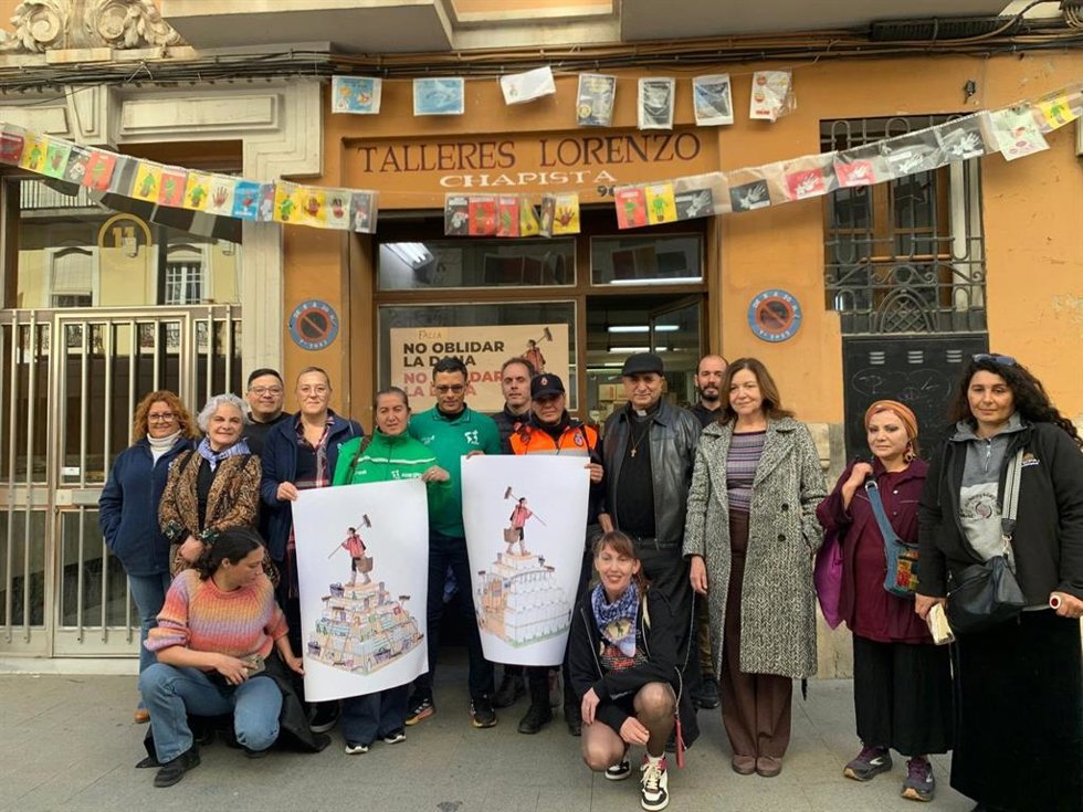 Presentación de la falla solidaria  'No olvidar la dana'.