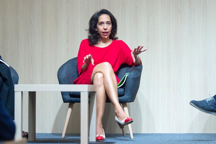 Archivo - La subdirectora general de Finanzas Sostenibles y Digitales del Tesoro Público, Ana Puente, interviene en una mesa redonda de soluciones de pagos, en el Aula Magna de CUNEF, a 28 de septiembre de 2023, en Madrid (España). El acto ha sido organiz