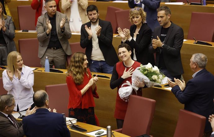 La diputada de Compromís y exvicepresidenta del Consell Aitana Mas en su regreso al parlamento valenciano casi un año después tras superar un cáncer de mama.