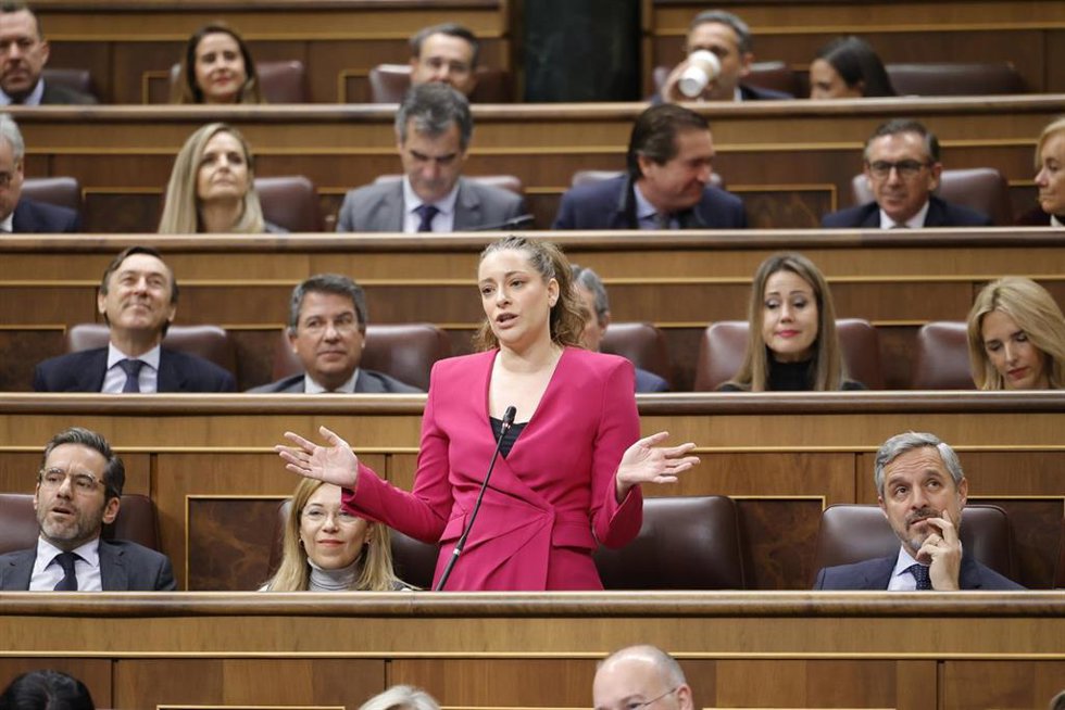 Archivo - La vicesecretaria de Sanidad y Educación del PP, Ester Muñoz, interviene durante una sesión de control al Gobierno, en el Congreso de los Diputados, a 18 de diciembre de 2024, en Madrid (España).