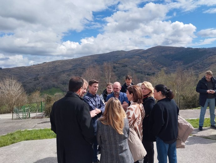 Ganaderos trasladan sus reivindicaciones en torno al lobo a la directora general de Biodiversidad, Bosques y Desertificación del MITECO, María Jesús Rodríguez de Sancho