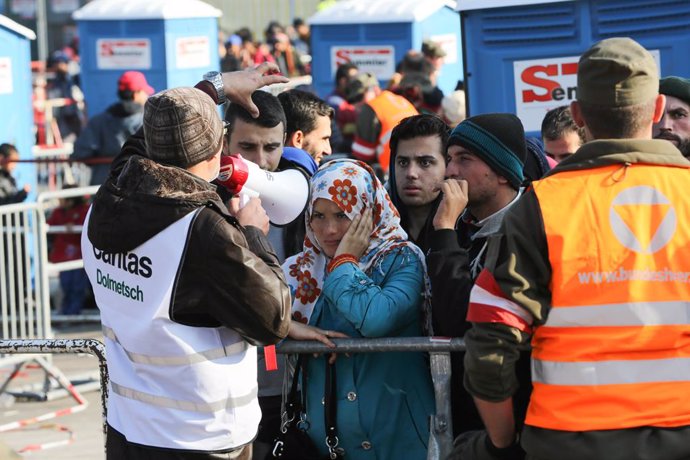 Archivo - Imagen de archivo de refugiados en Austria.