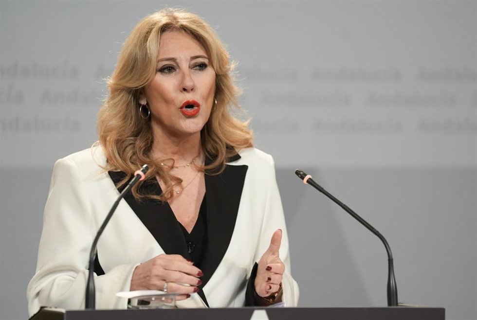 La consejera de Economía, Hacienda y Fondos Europeos y portavoz del Gobierno, Carolina España, durante la rueda de prensa. A 12 de marzo de 2025, en Sevilla (Andalucía, España). El Consejo de Gobierno de la Junta de Andalucía se reúne en el Palacio de S