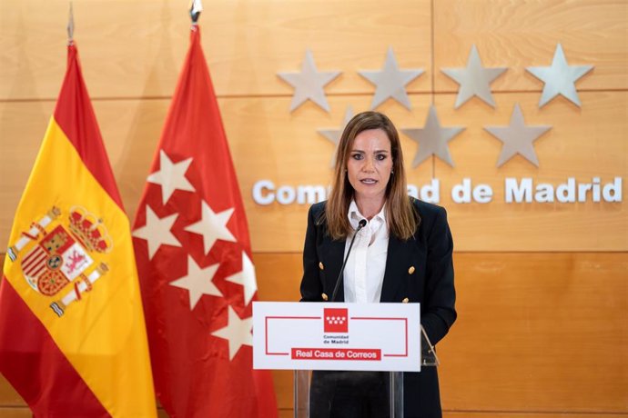 Archivo - La portavoz de Vox en la Asamblea de Madrid, Isabel Pérez Moñino-Aranda, ofrece una rueda de prensa.