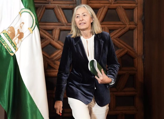 La consejera de Salud y Consumo, Rocío Hernández, en la rueda de prensa posterior al Consejo de Gobierno. A 12 de marzo de 2025, en Sevilla (Andalucía, España). El Consejo de Gobierno de la Junta de Andalucía se reúne en el Palacio de San Telmo para lleva