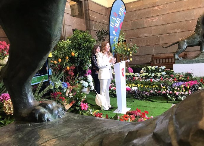 La alcaldesa de Zaragoza, Natalia Chueca; y la consejera municipal de Cultura, Sara Fernández, han presentado Hola Primavera 2025